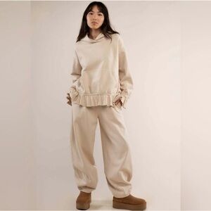 NLT Vernon Lantern Shape Relaxed Fit Cotton Sweatpants in Oat - Size Small